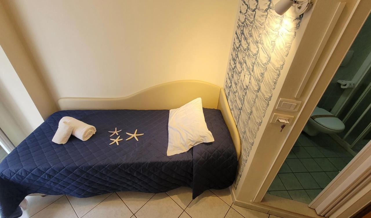 Hotel Adigrat Riccione Dış mekan fotoğraf