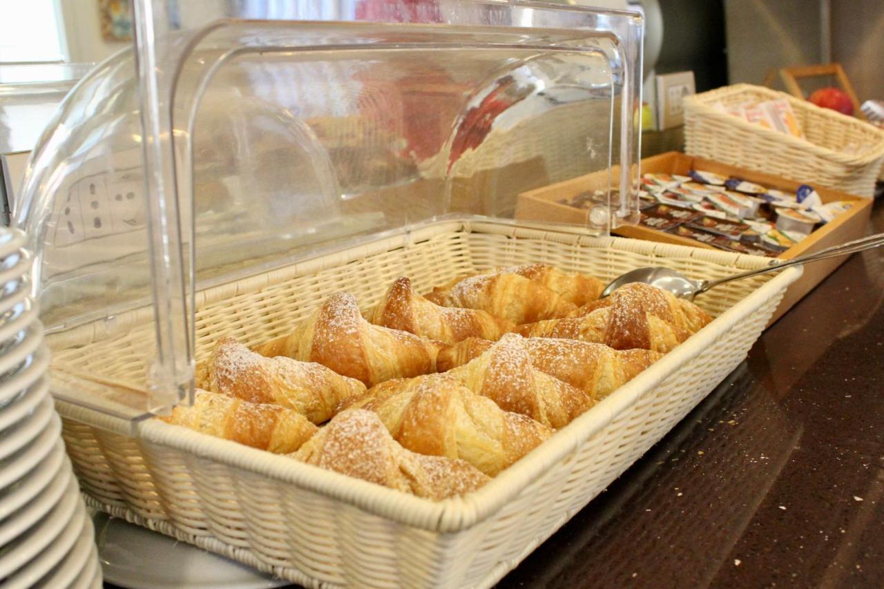 Hotel Adigrat Riccione Dış mekan fotoğraf