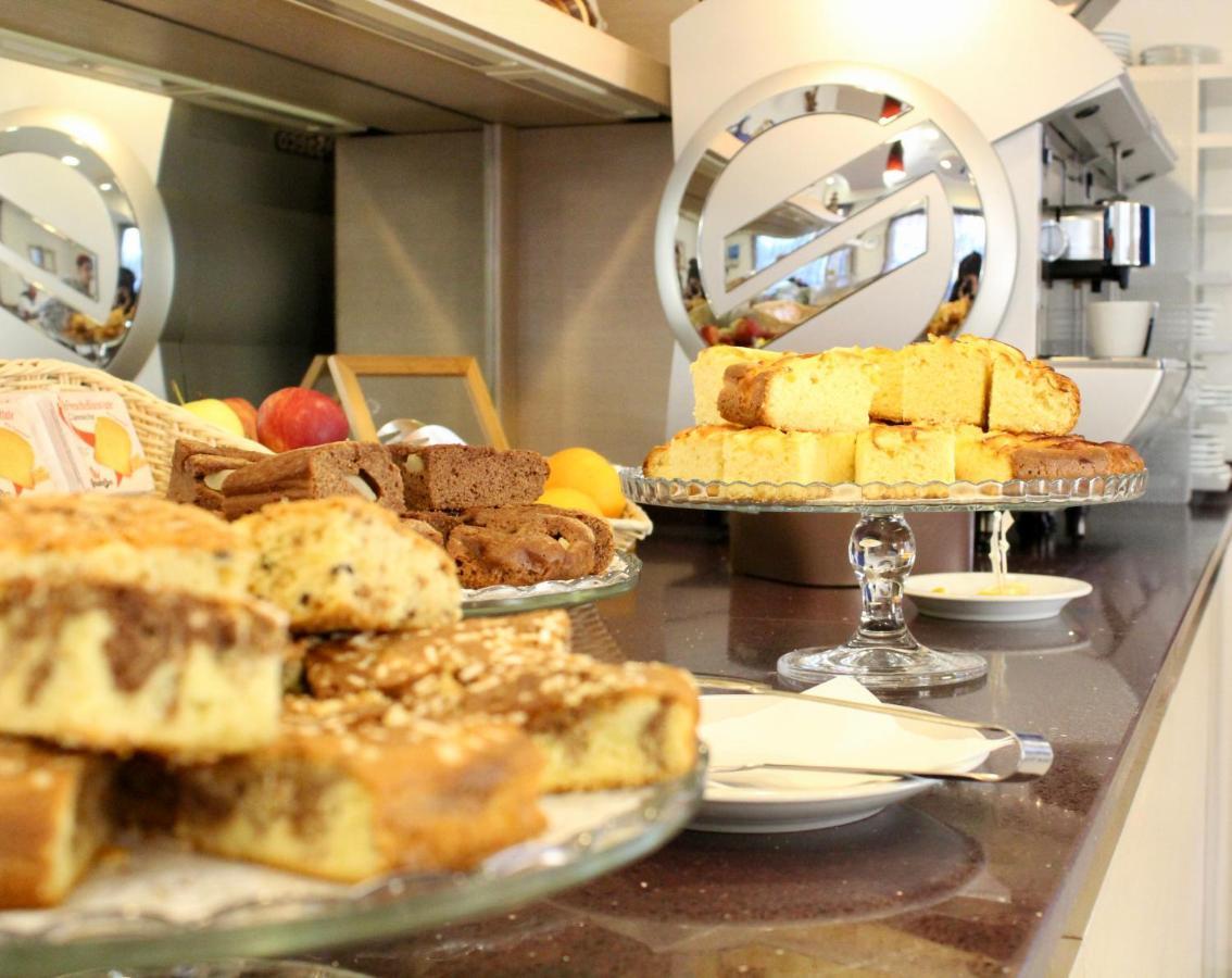 Hotel Adigrat Riccione Dış mekan fotoğraf