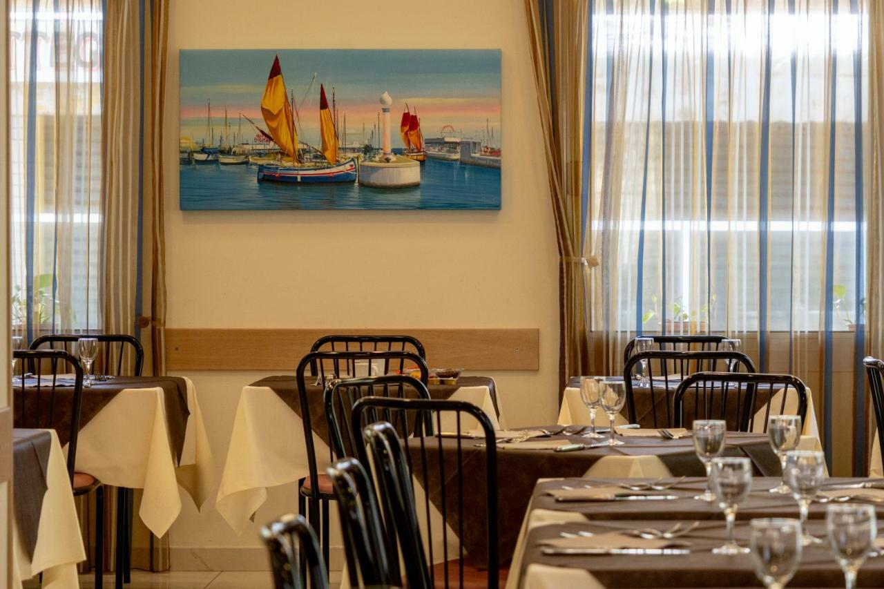 Hotel Adigrat Riccione Dış mekan fotoğraf