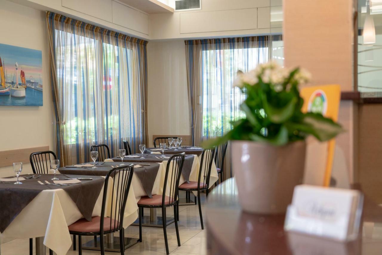 Hotel Adigrat Riccione Dış mekan fotoğraf