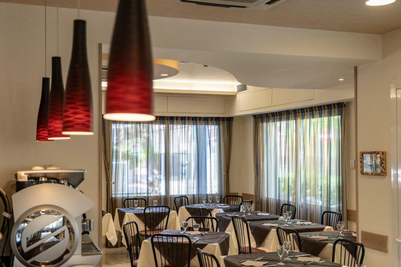 Hotel Adigrat Riccione Dış mekan fotoğraf