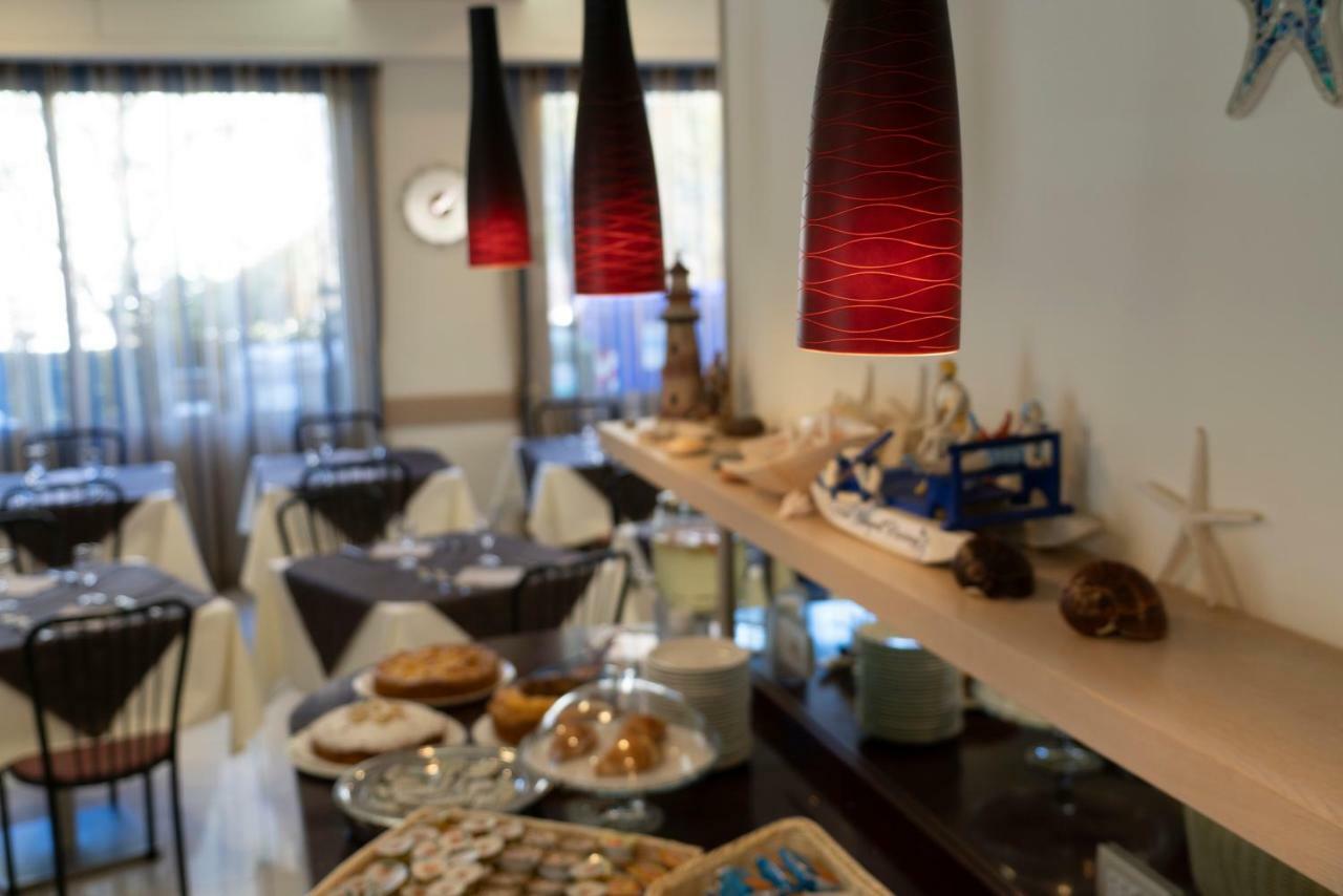 Hotel Adigrat Riccione Dış mekan fotoğraf